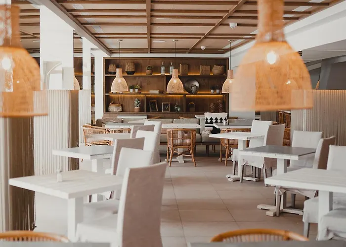 Hoposa Pollentia - Adults Only